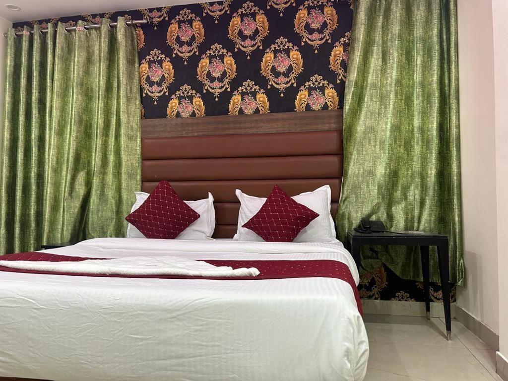 Hotel R S Group New Delhi