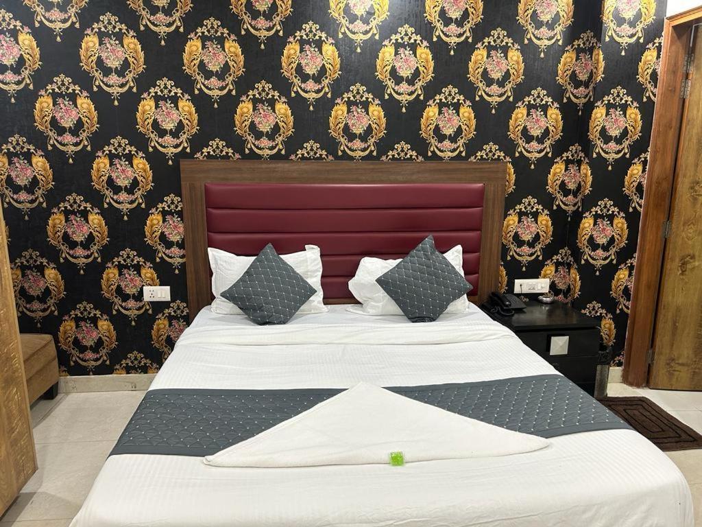 R S Group 3* New Delhi